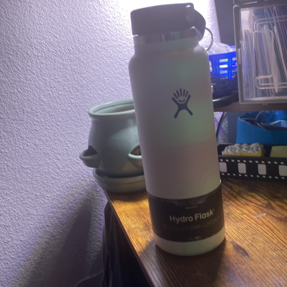 Hydro flask - Picture 2 of 2